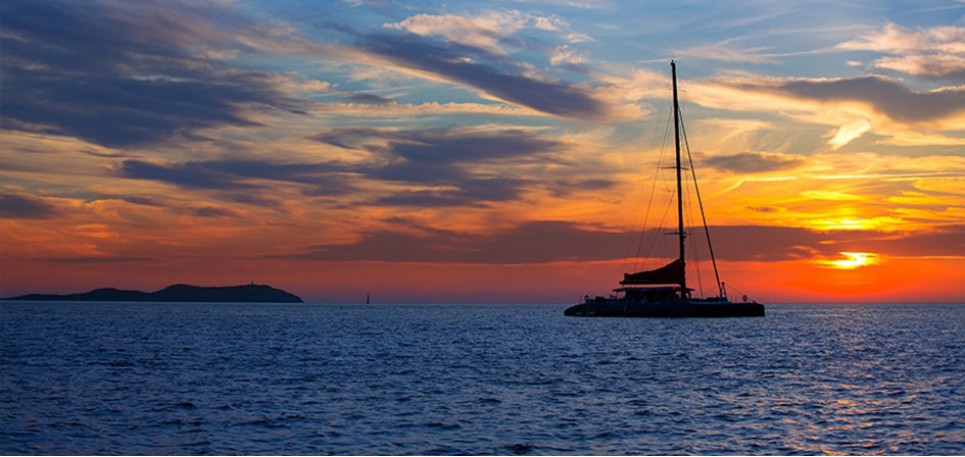 Exclusive – Overnight Catamaran Sunset-dinner Cruise